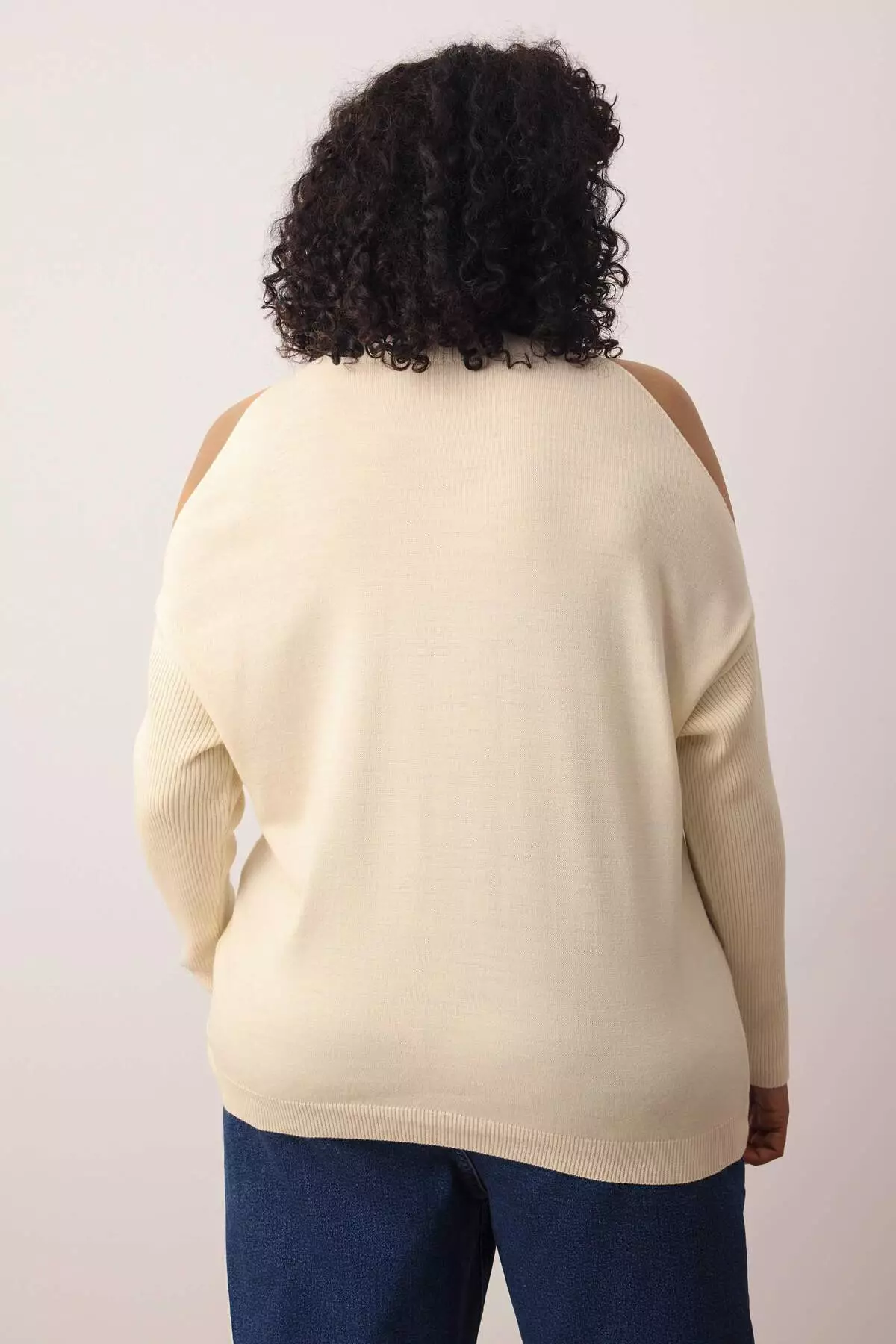 Cream Cut Out Detailed Knitwear Sweater Tbbaw23An00025