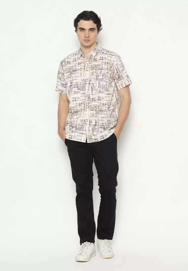 POLICE Kemeja Abstrak Printing Cotton Soft Coklat Regular Fit Pria