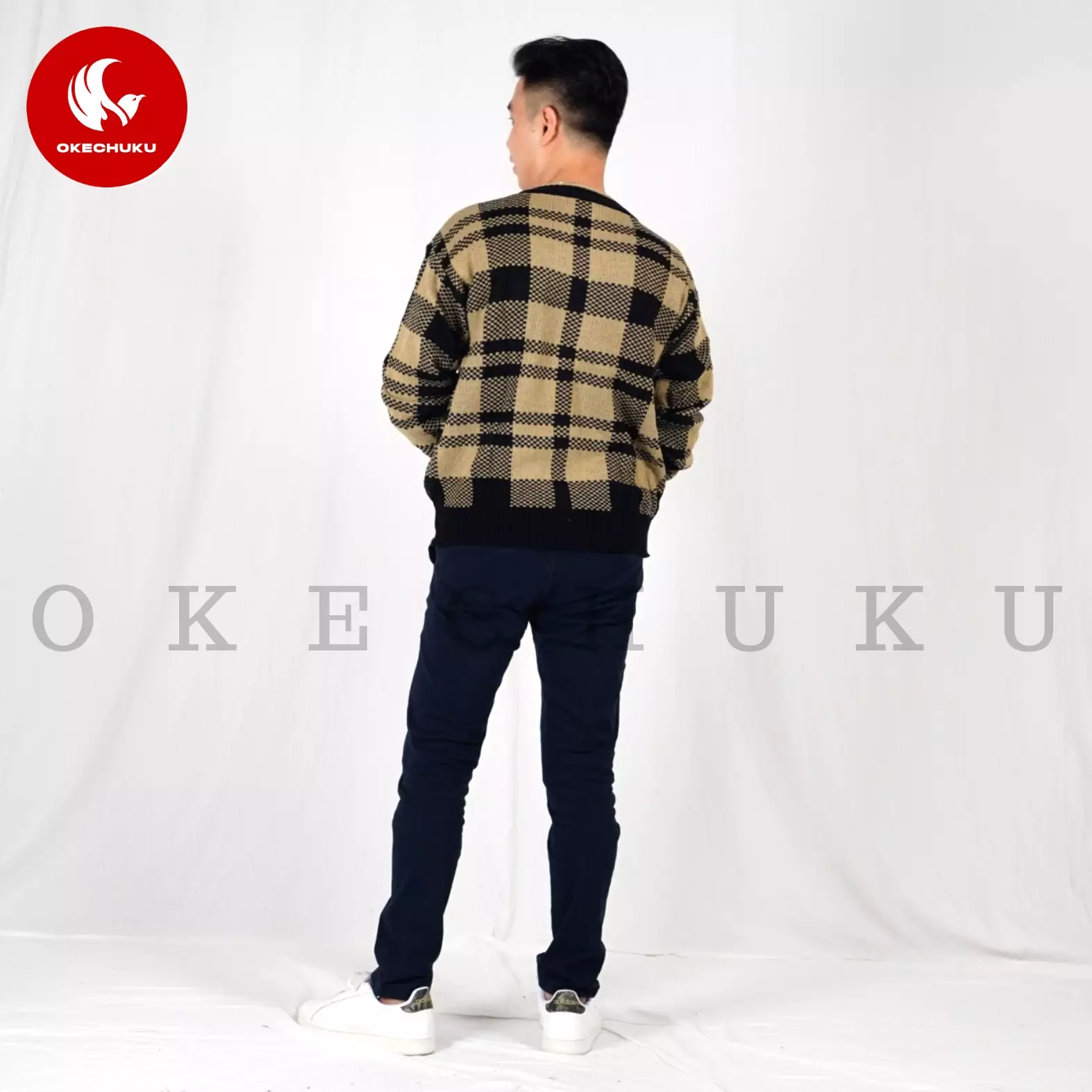  KINAN Knit Sweater Rajut Pria V Neck Motif Kotak - Hitam