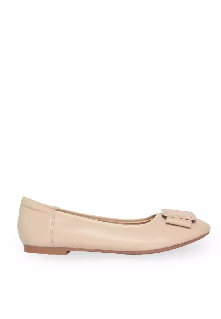 Cream flat best sale shoes