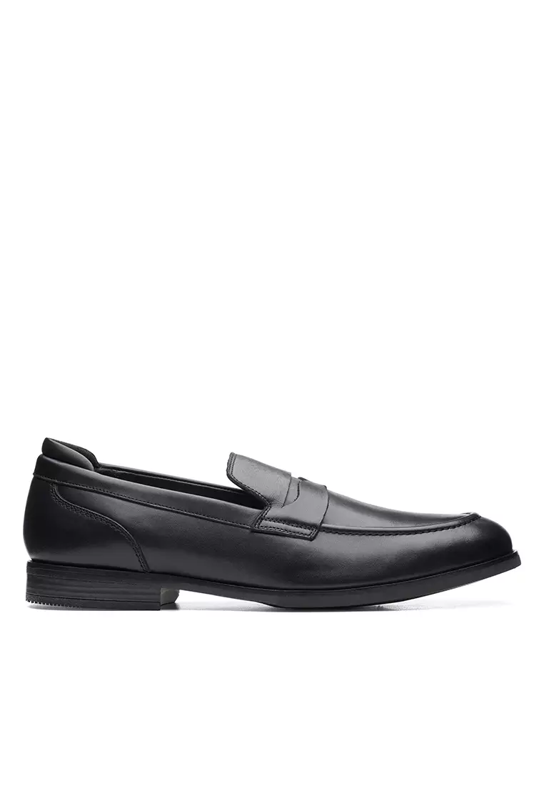 Discount on Clarks  shoes - SKU: Bradish Ease Leather Loafer Black