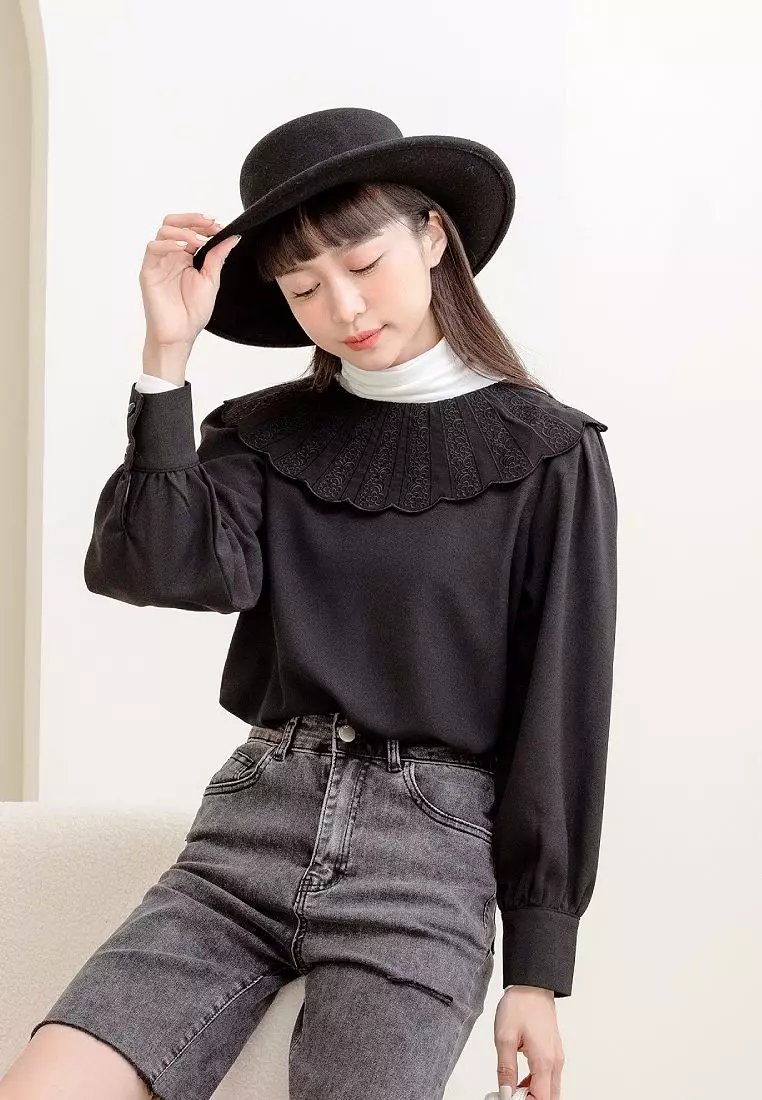 蕾絲雕花領片不易皺拋袖上衣《AB17917》
