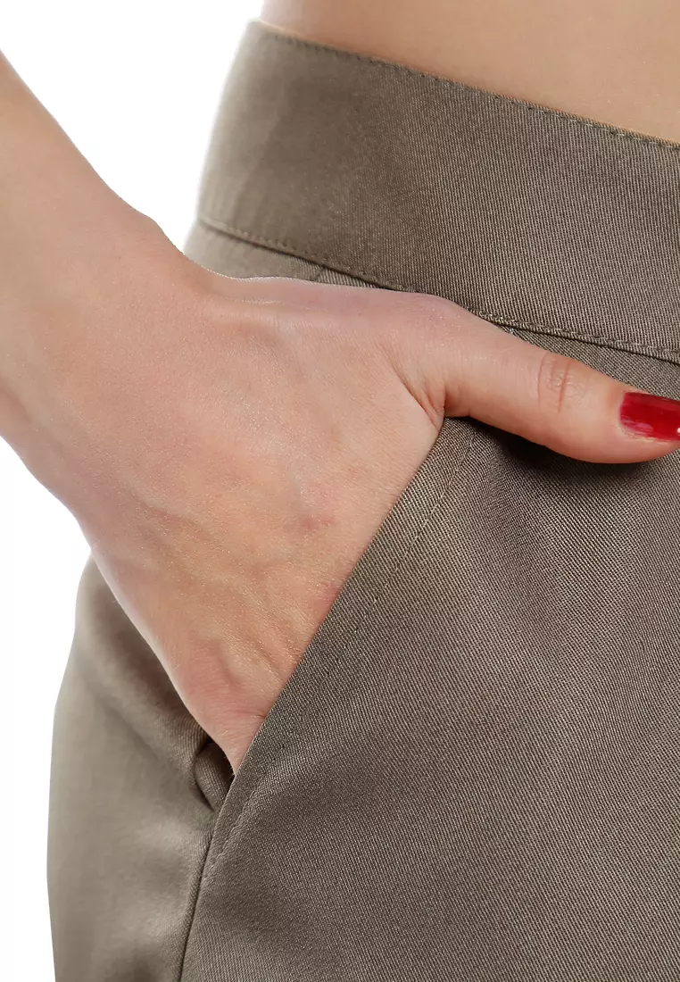 Setelan Rompi Panjang & Celana Pendek Lipit Warna Taupe