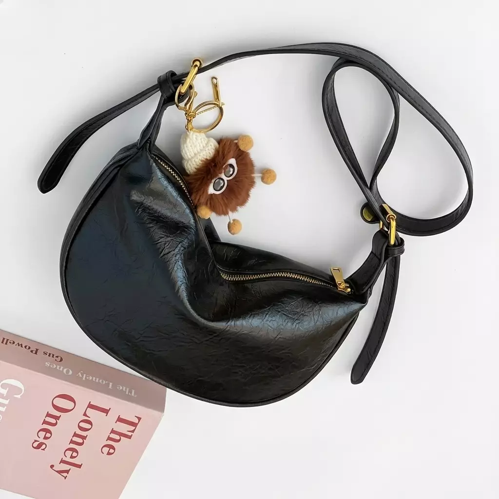 Vedlyn Elvi Tas selempang wanita lucu free gantungan - Black