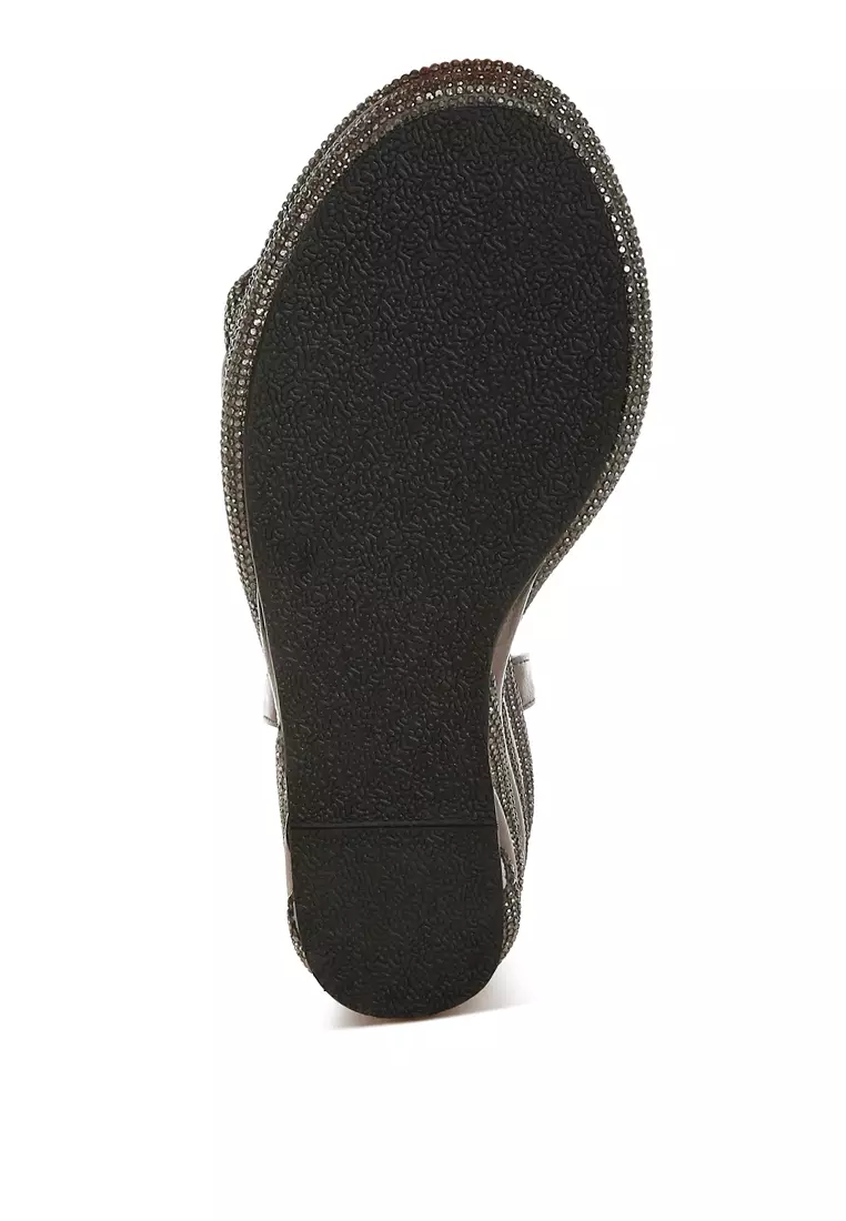 Sandal wedges bertabur berlian imitasi dari timah