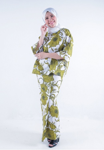 Kaftan Kedah Peony from Secretcode in White and Green