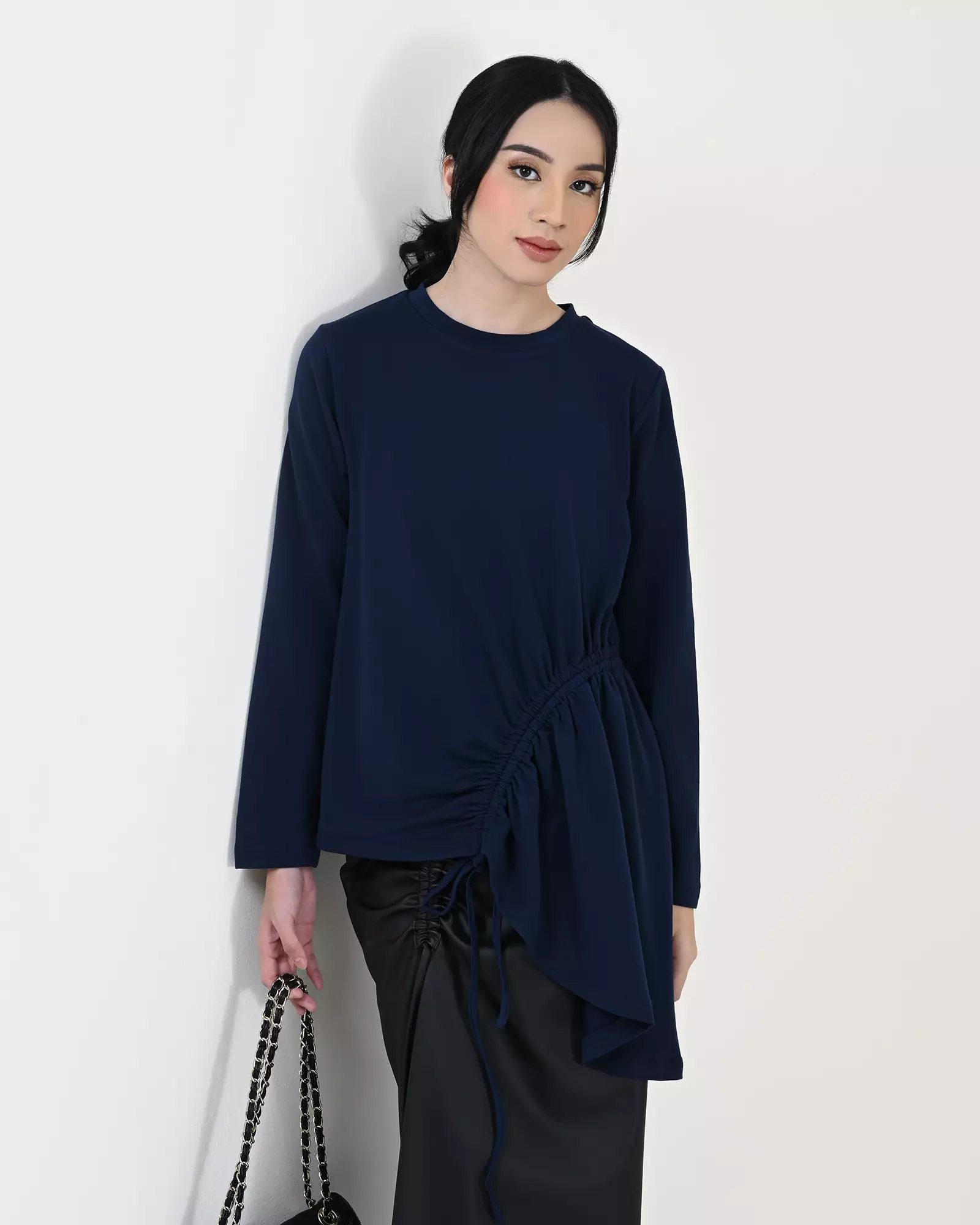 Geulis.id ALYA TEE - Navy
