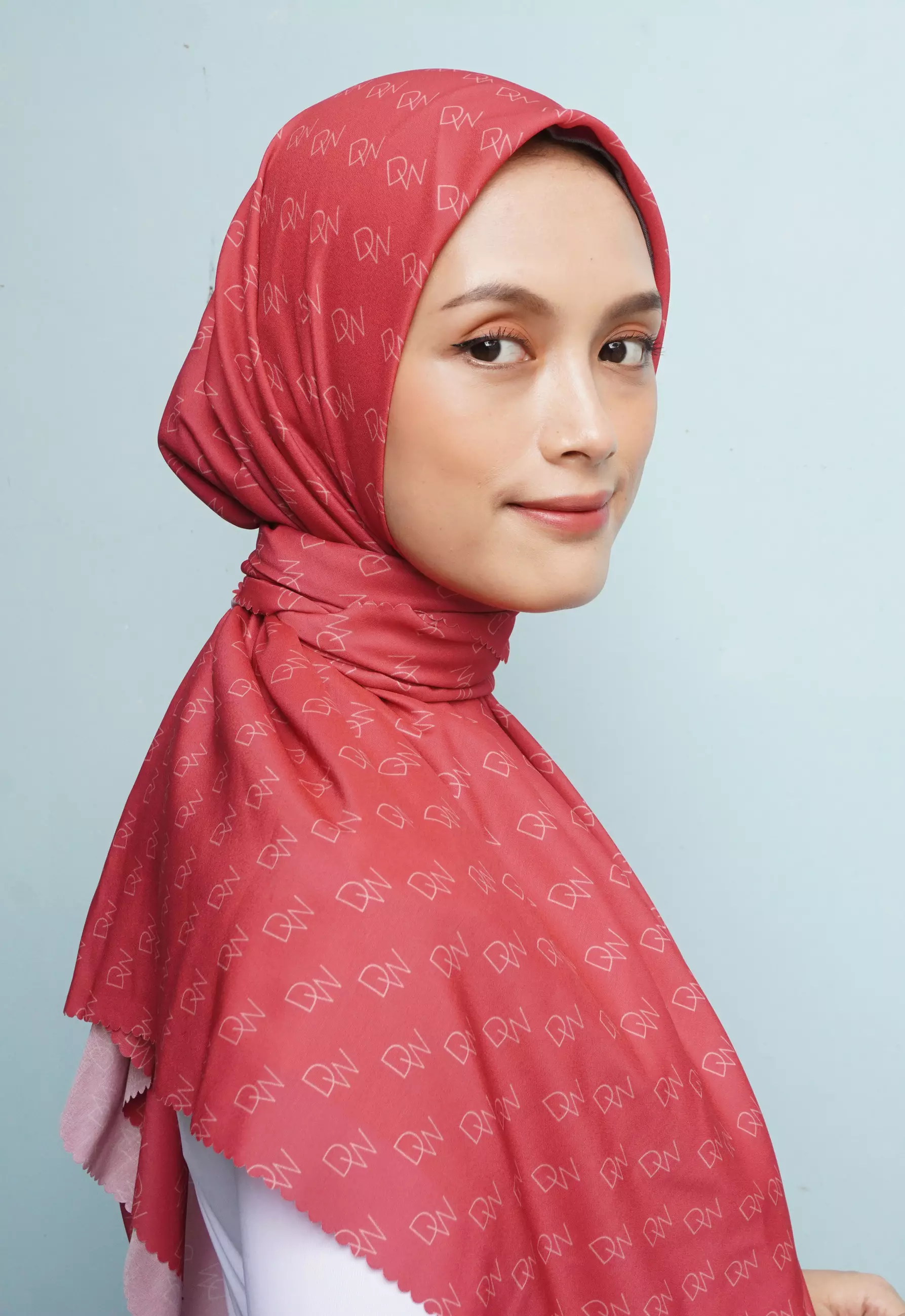 WK076 Kerudung Segi Empat Warna Fuschia Premium Anti Mleyot Anti Kusut Anti Lecek Fuschia