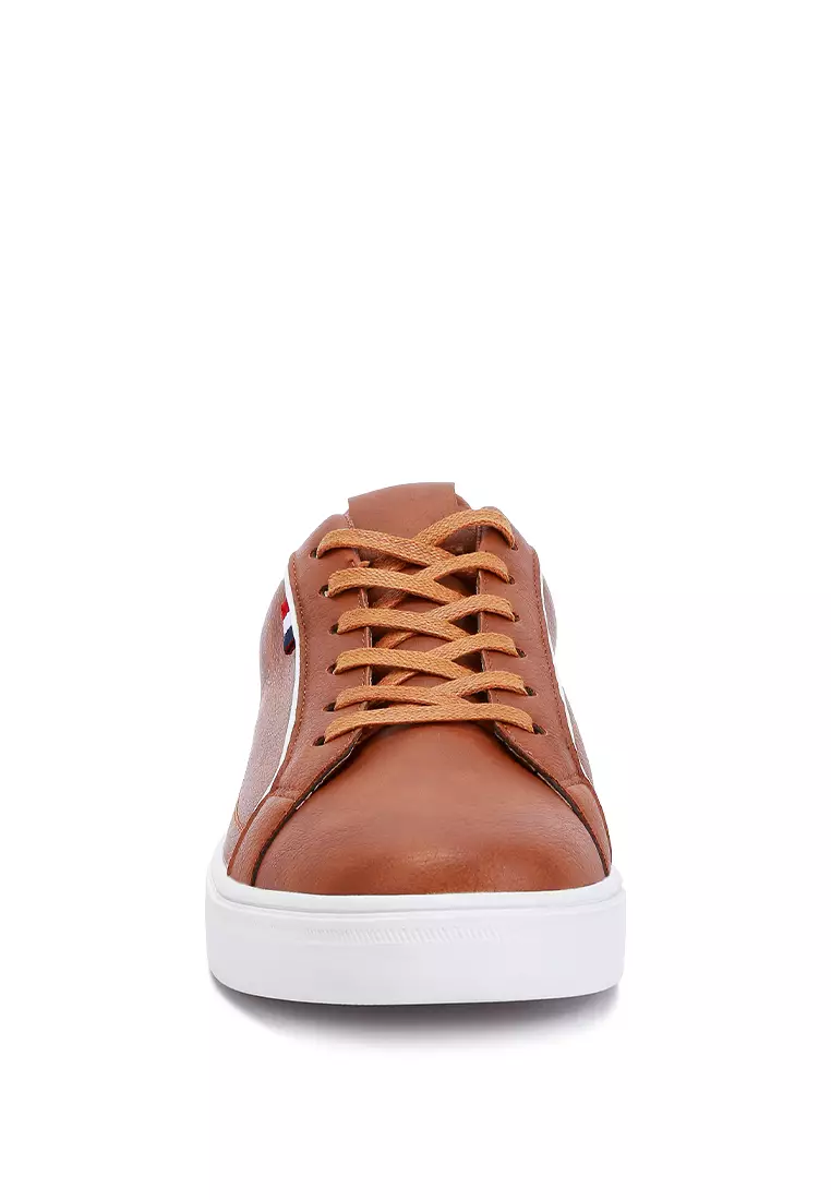 Sepatu Kets Pria Bertali Rendah Warna Coklat