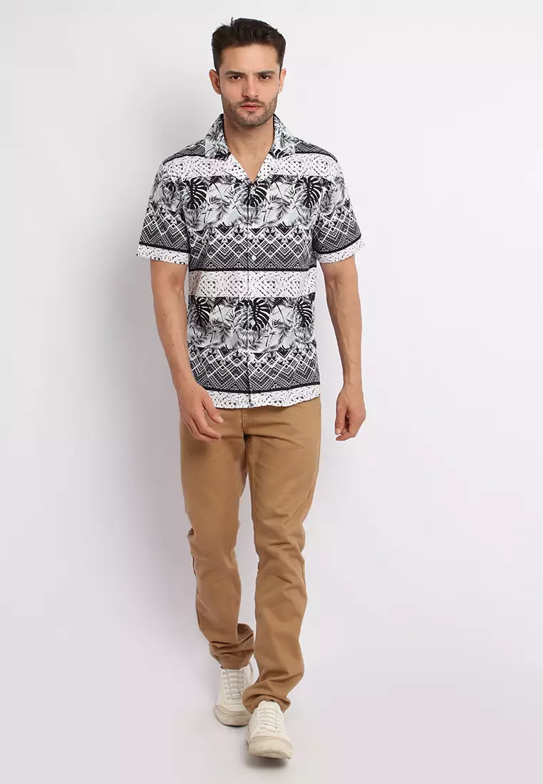 MAGINOT VICTOR BLACK Kemeja Casual Slim Fit Lengan Pendek