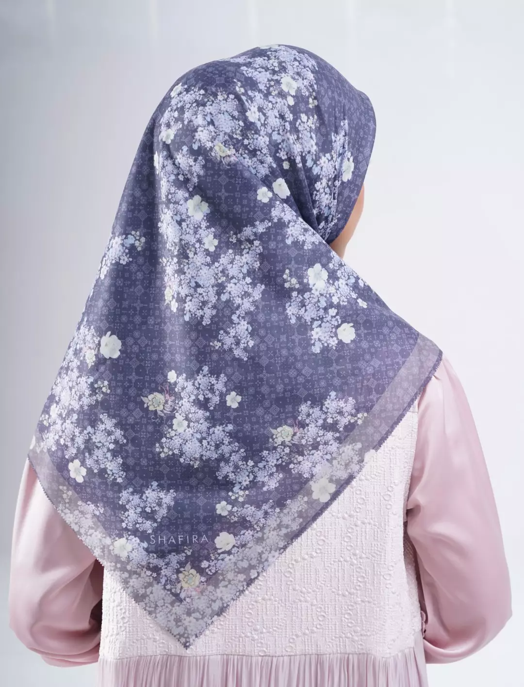 Cassya Printed Scarf Navy | Hijab Kerudung Segi Empat Motif