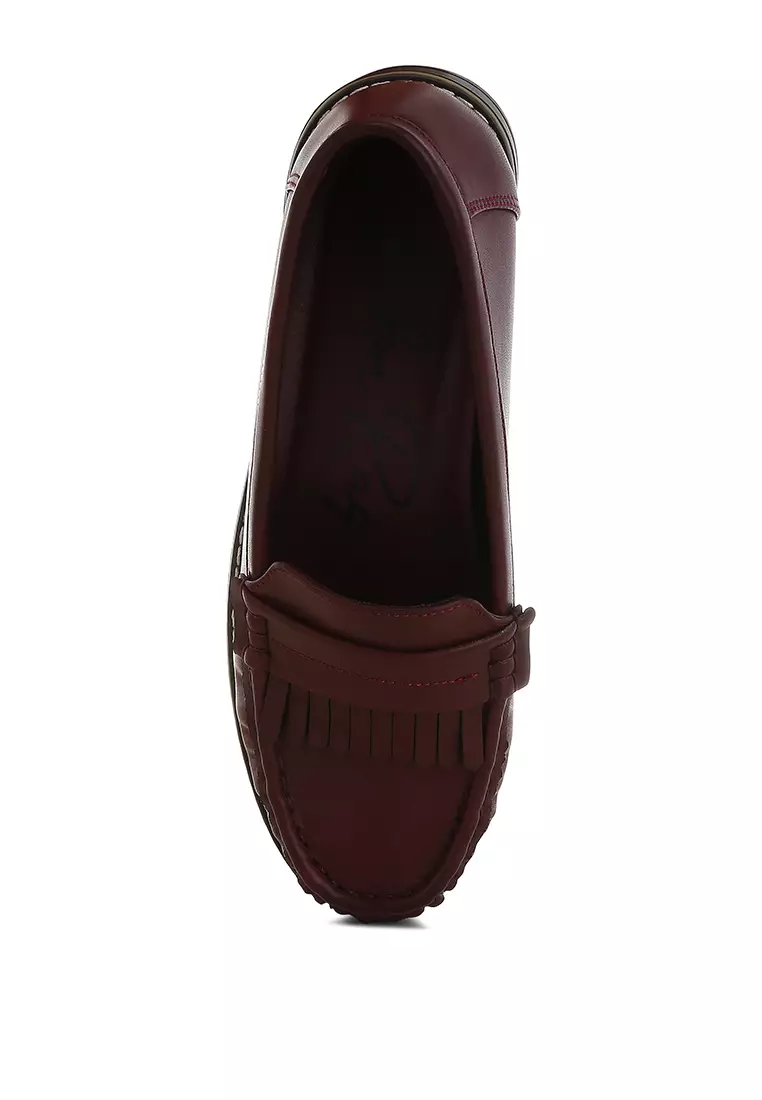 Sepatu Nubuck Berumbai dalam warna Burgundy