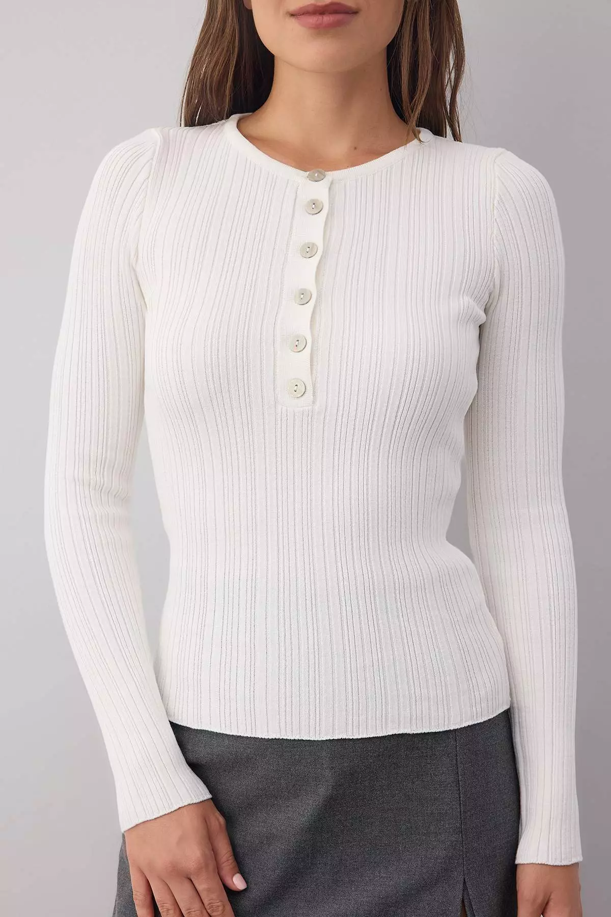 Wardrobe Essentials Ecru Fitted Ribbed Knit Sweater | Twoaw26Kz00083