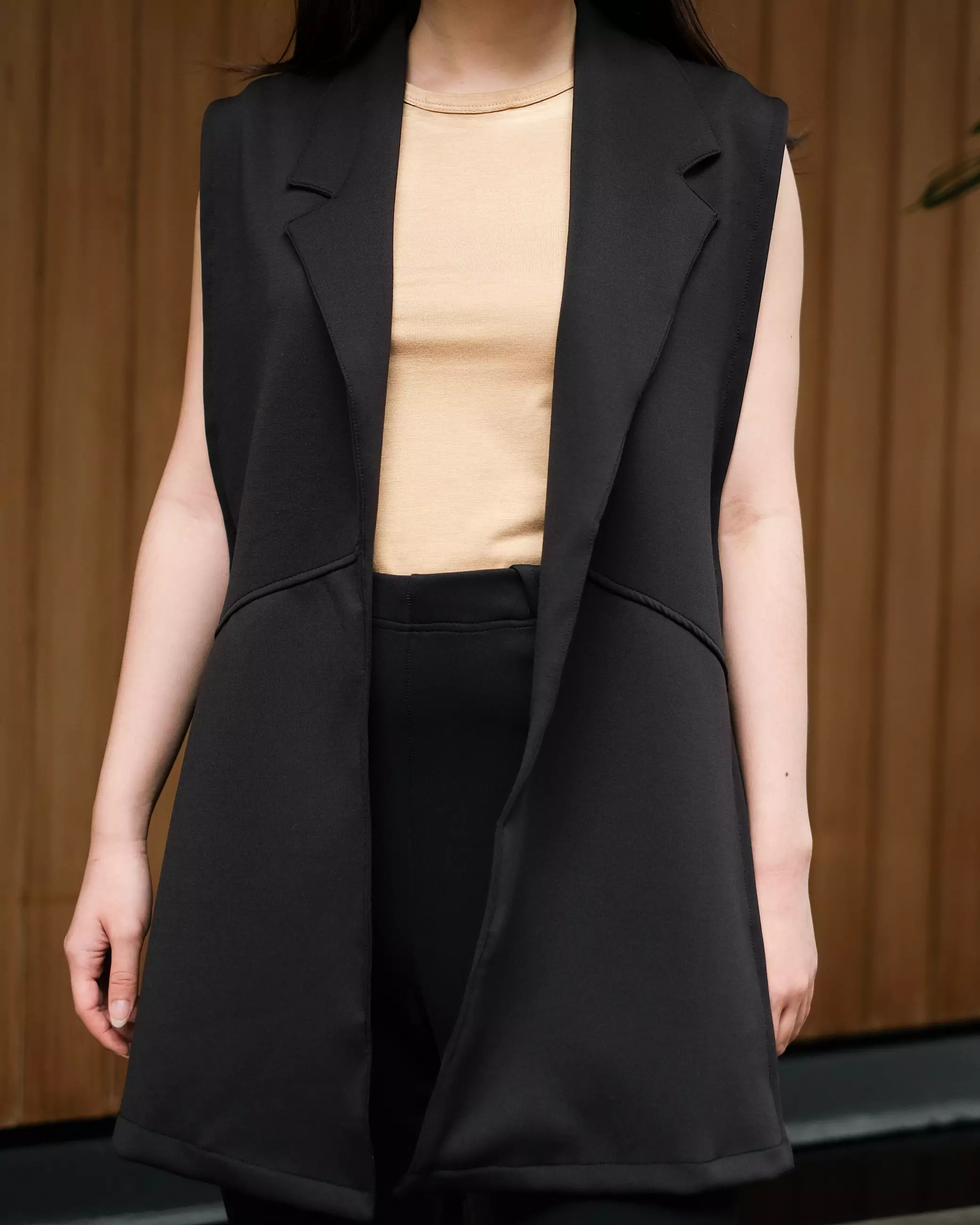 Jual Kin Outfit Kin Outfit Fuji Vest Black Original 2025 | ZALORA ...