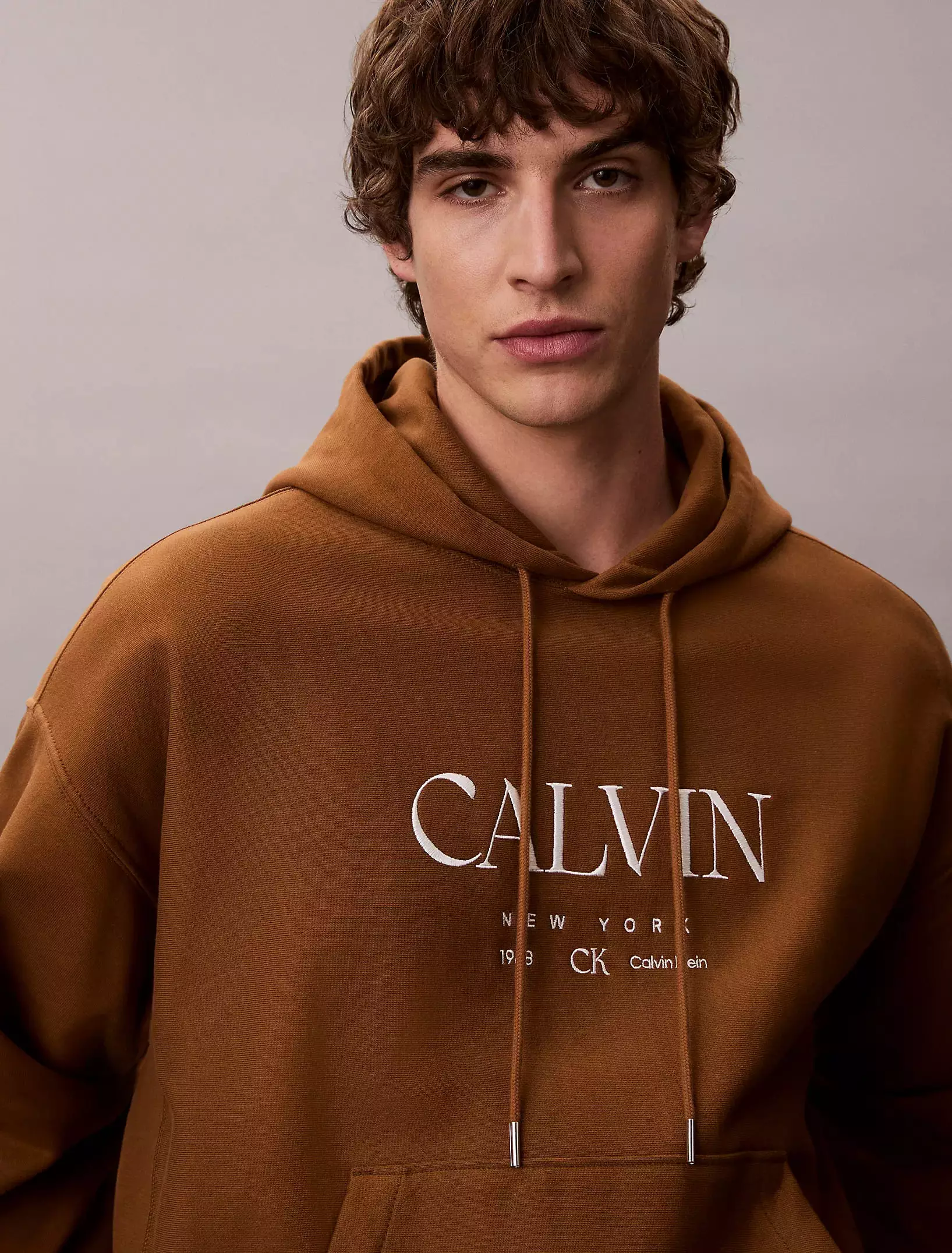 Calvin Klein - LS PREMIUM FLEECE CALVIN GRAPHIC HOODIE