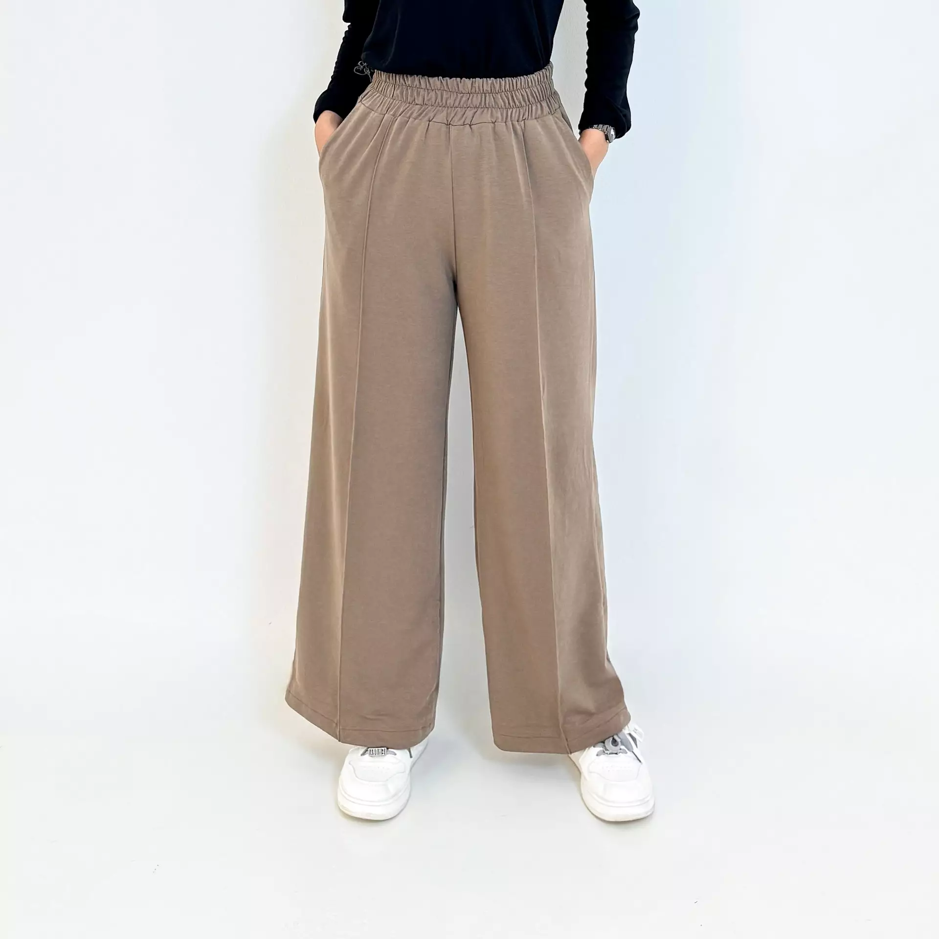 Tania Highwaist Pants (Celana Panjang Sporty) Coklat