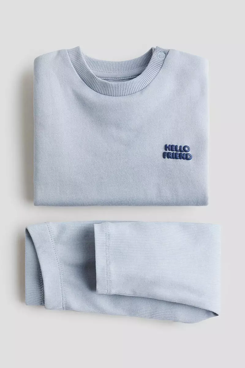 2-piece sweatshirt and leggings set