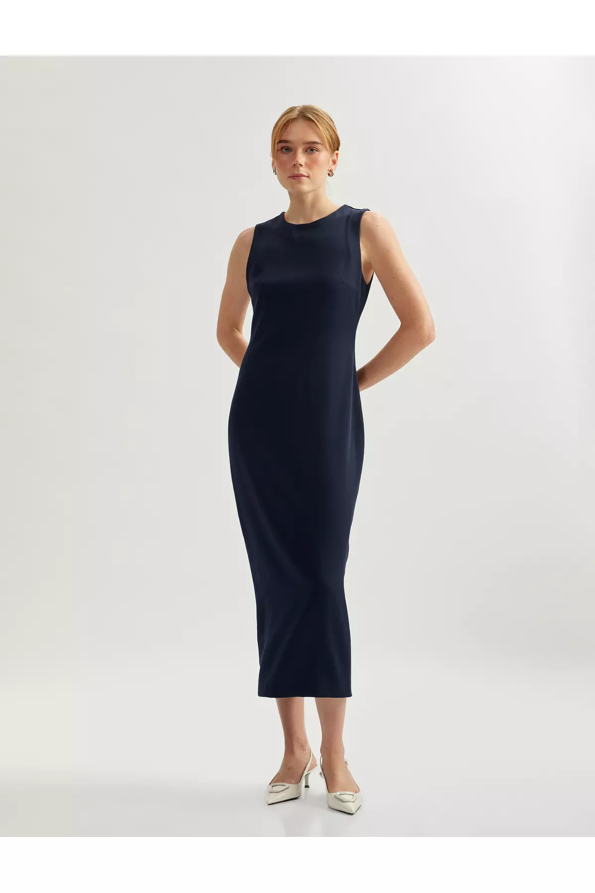 Slit Detail Crew Neck Sleeveless Long Pencil Dress