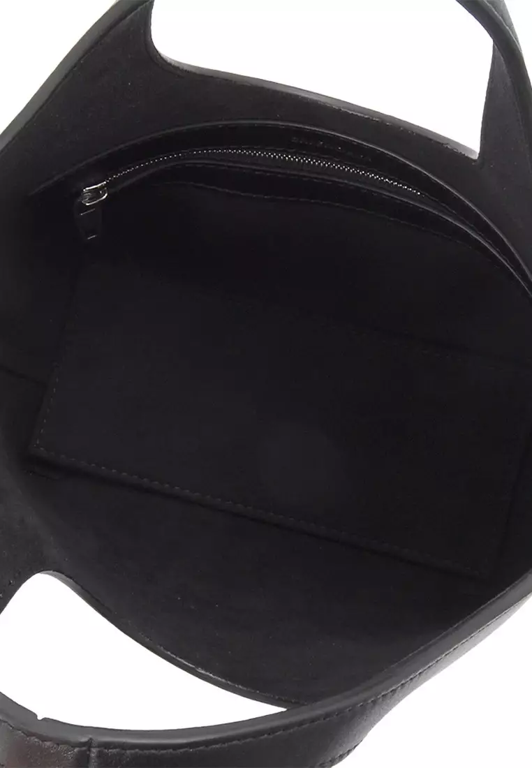 Mary-Kate Xs Tote Bag in Black