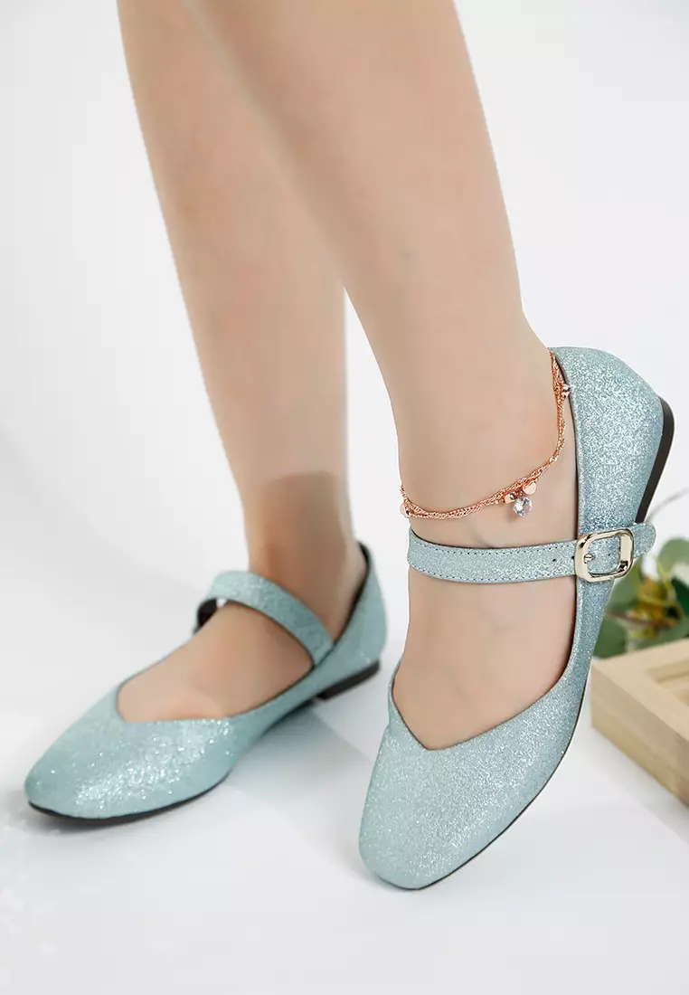 Balerina Gesper Pin Berkilau dalam Warna Baby Blue