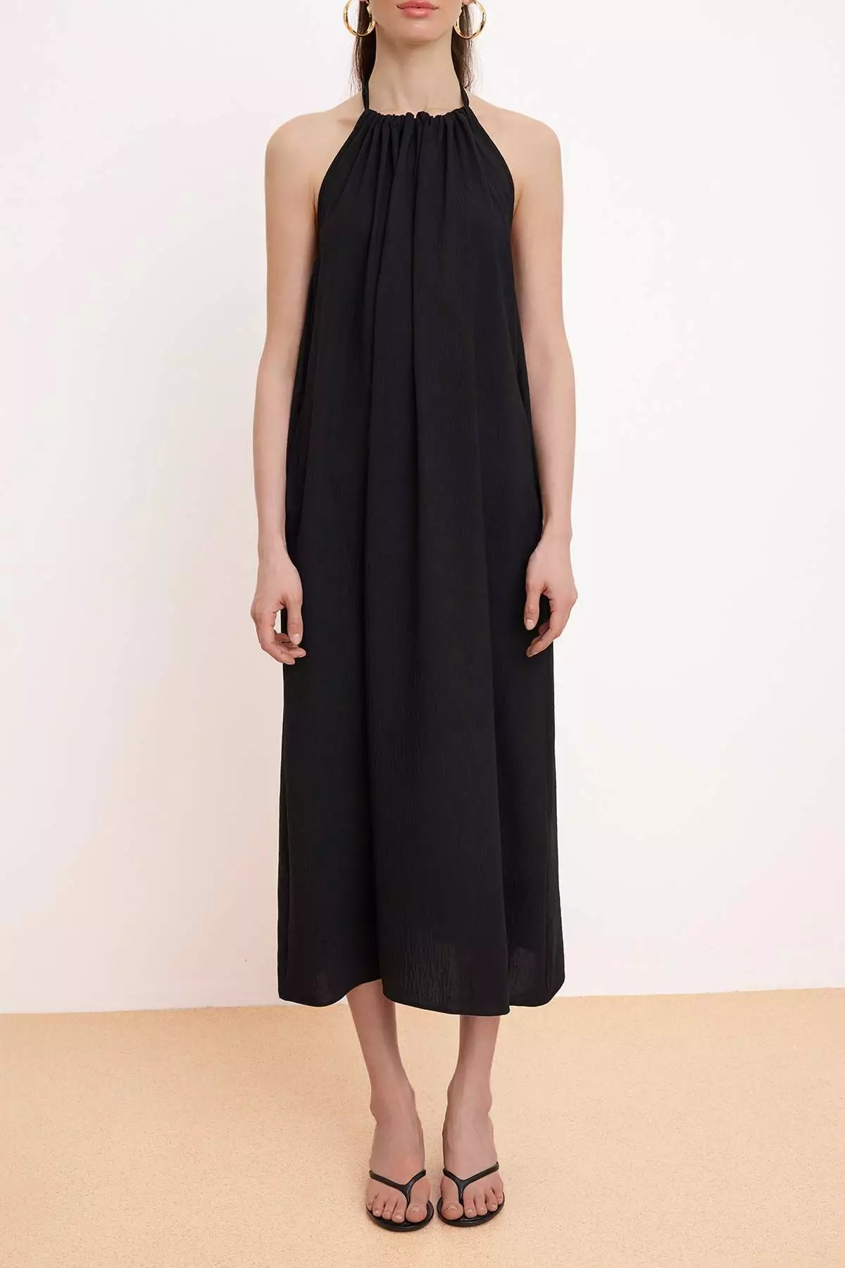 Black Relaxed Fit Maxi Woven Dress Twoss26El329