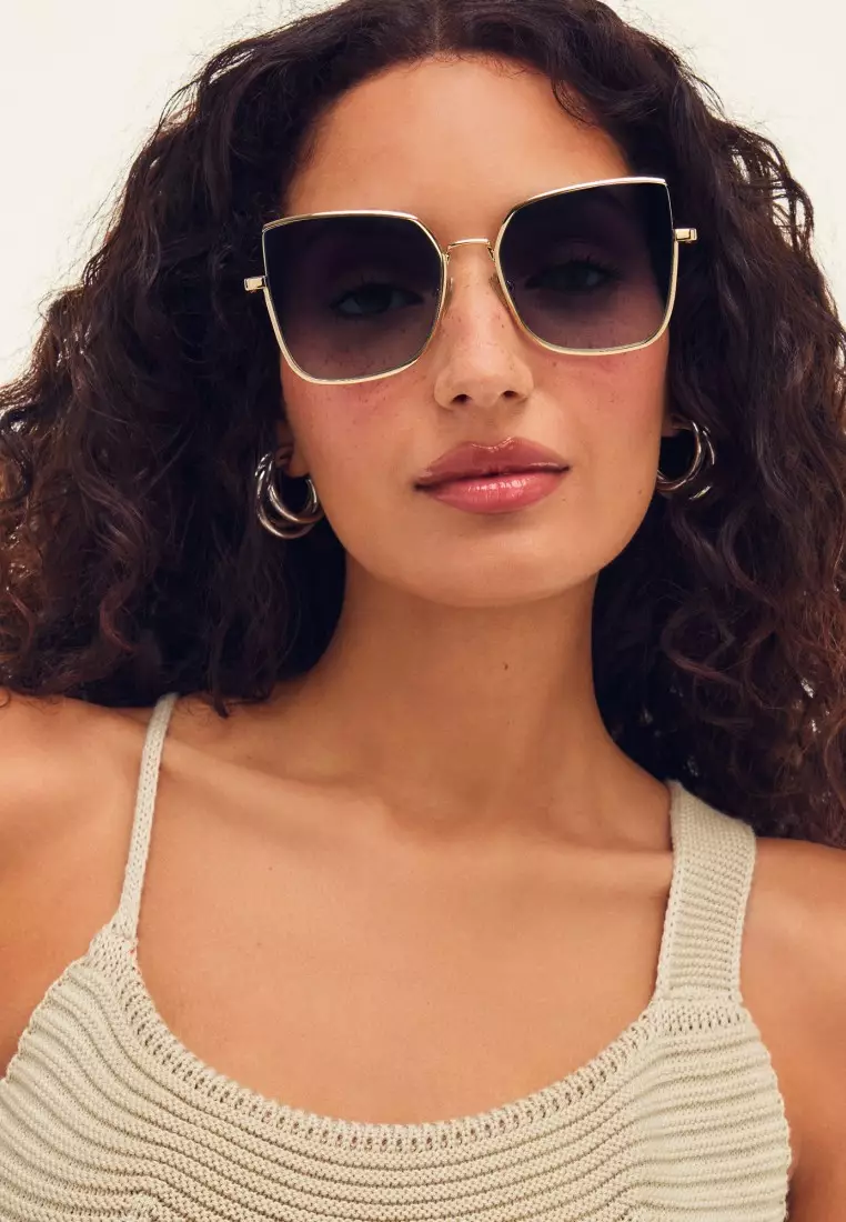 QUAY Big Debut Sunglasses - Gold/Smoke