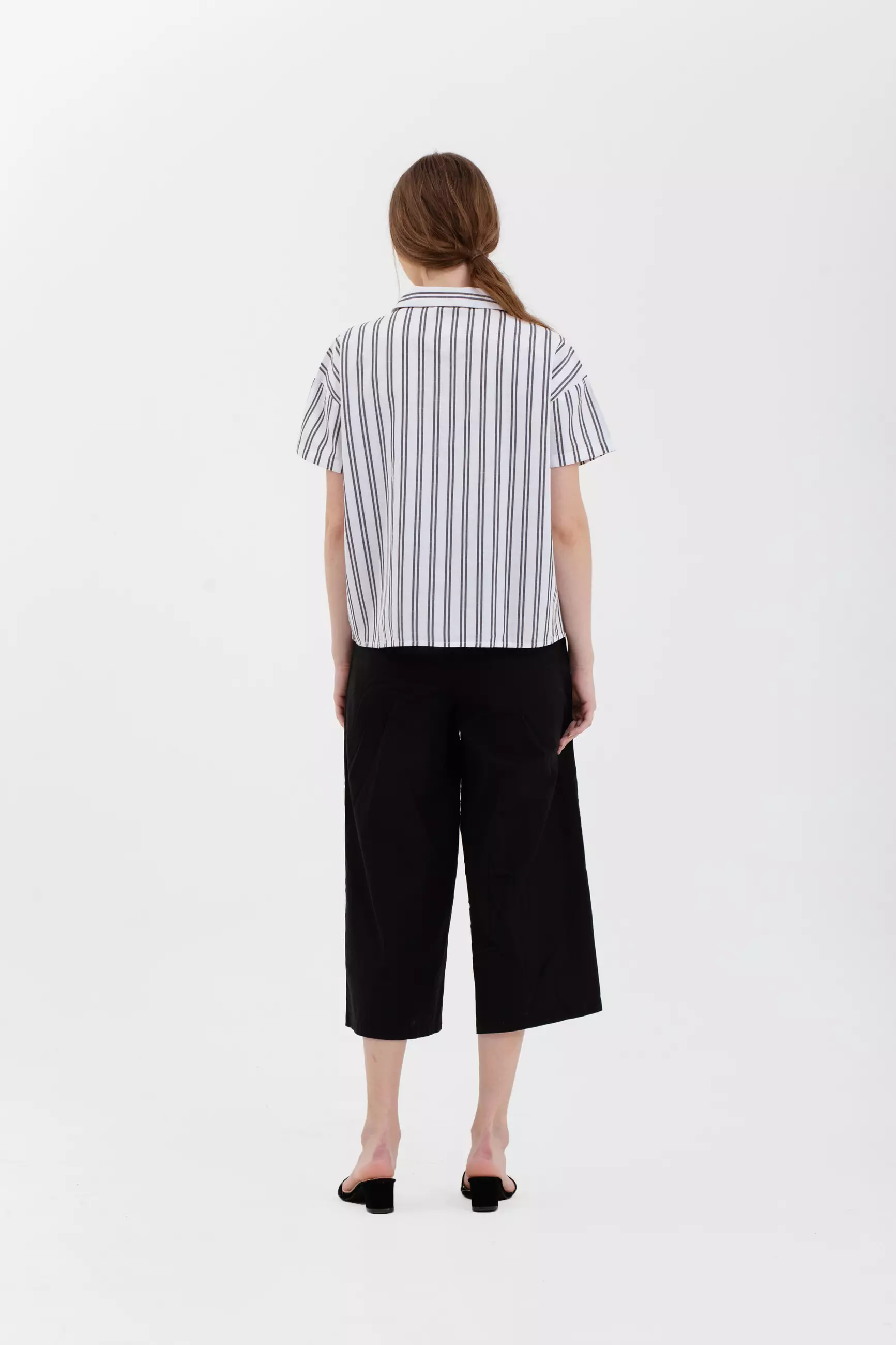 Kemeja Wanita Zelma White Black