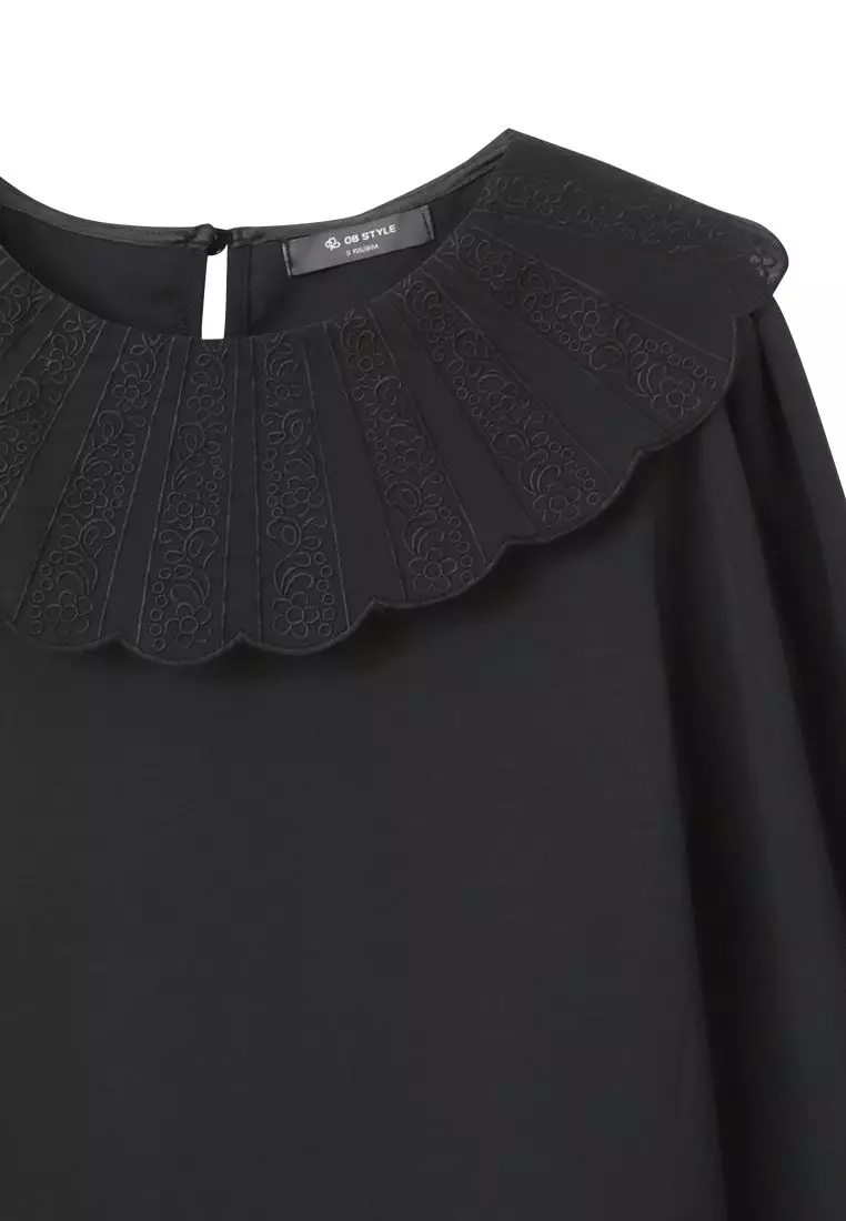 蕾絲雕花領片不易皺拋袖上衣《AB17917》