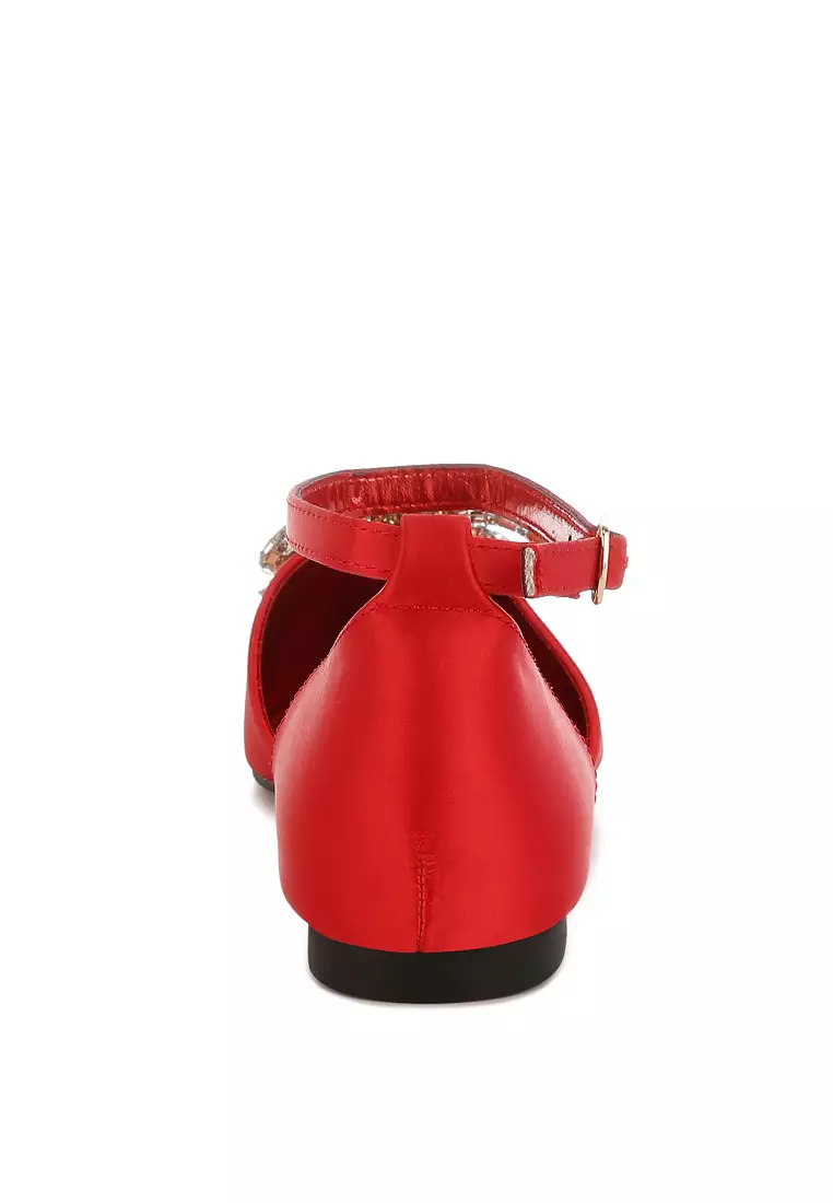 Sandal Datar Pita Detail Berlian Imitasi Warna Merah