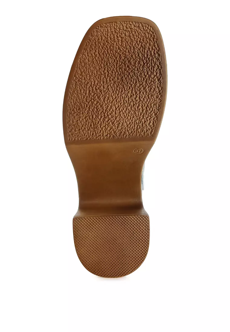 Sandal Bakiak Kulit Imitasi Metalik Warna Perak