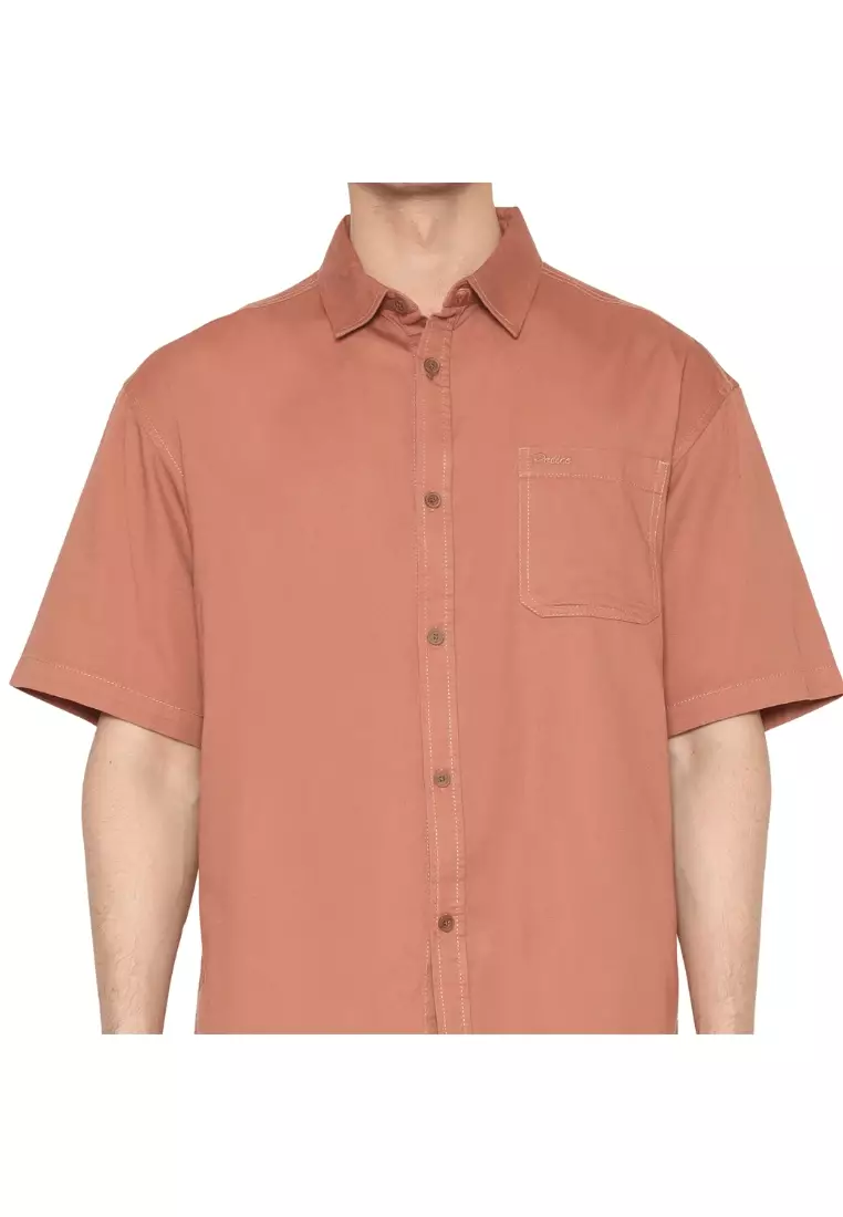 POLICE Kemeja Polos Relaxfit Cotton Twill Merah Pastel Pria