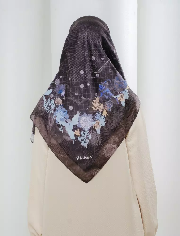 Nadeleine Printed Scarf Black | Hijab Kerudung Segi Empat Motif