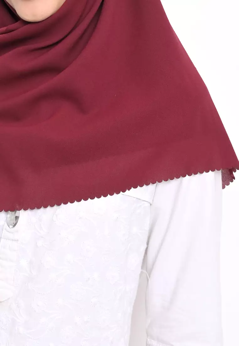 Hijab Segi 4 Lasercut Diamond Maroon