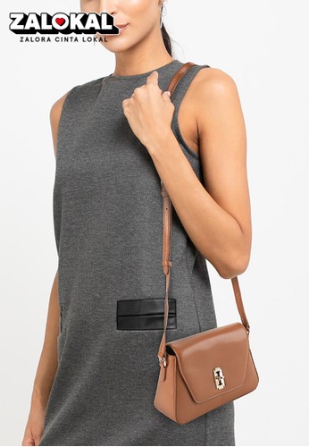 Jual Les Catino Moira Flap Crossbody Original 2022 | ZALORA Indonesia