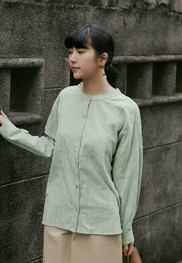 立體織紋中山領前短後長貝殼排扣寬鬆襯衫《AB19254》