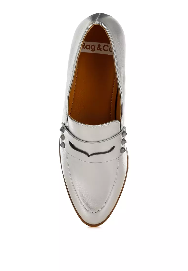 Sepatu Loafer Metalik Penny Strap dalam Warna Perak