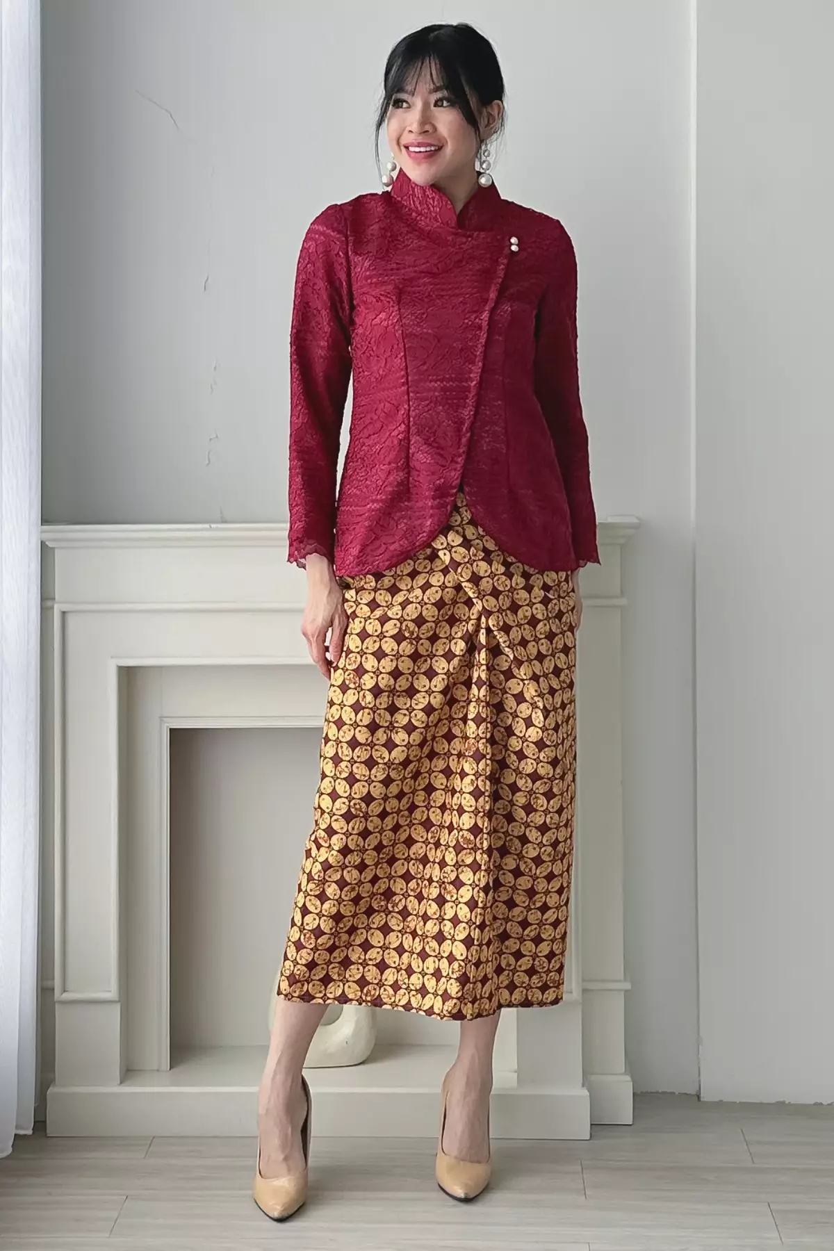 Jeng Dipha Brukat Maroon Kebaya Janggan