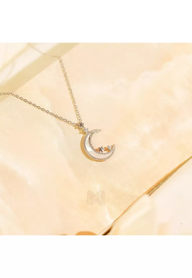 White gold moon pendant new arrivals