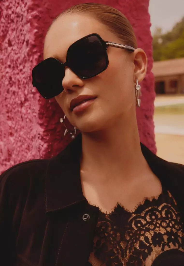 QUAY Press Tour Sunglasses - Black/Smoke