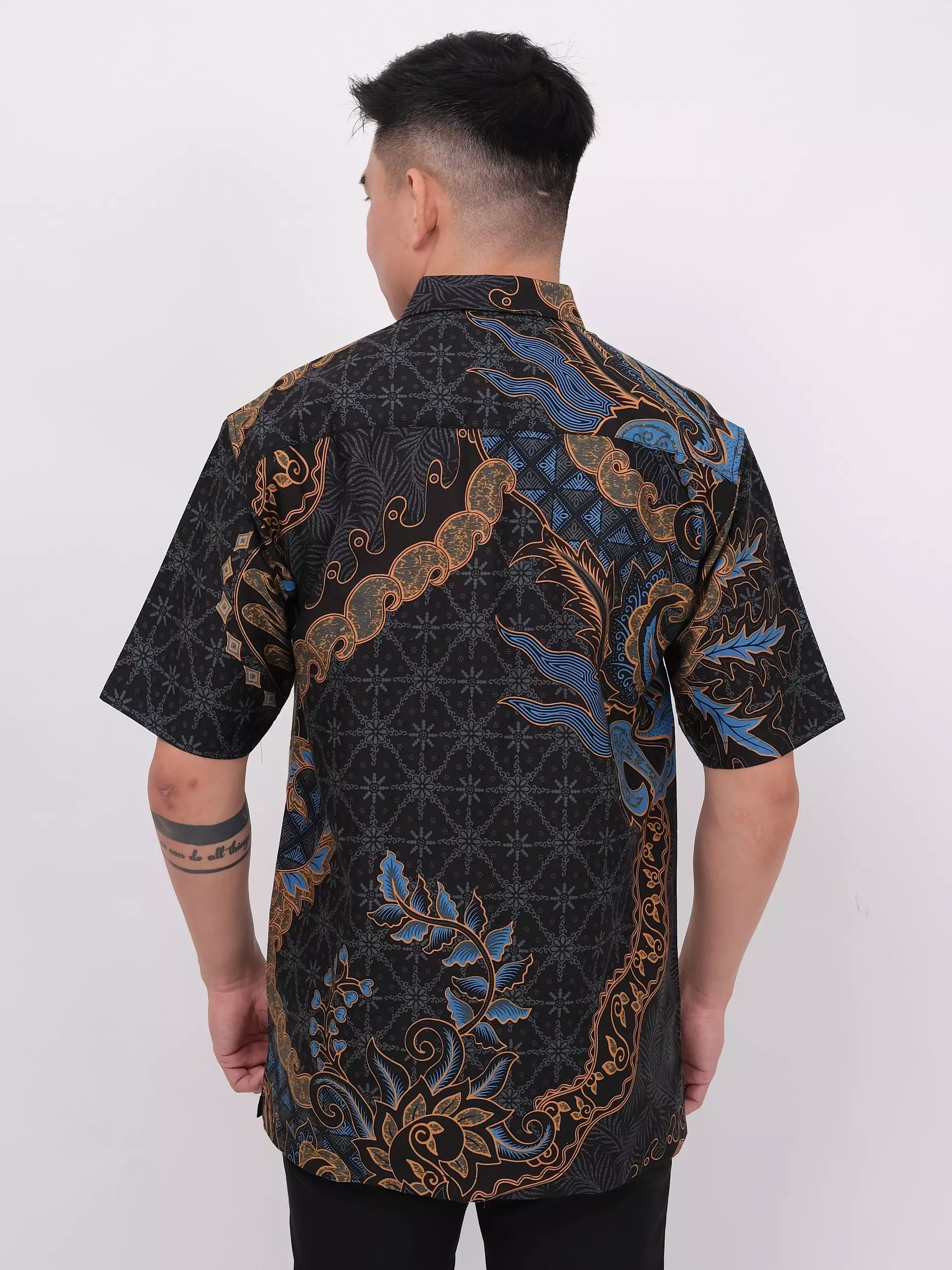 Kemeja Batik Lengan Pendek Hitam Biru 16852