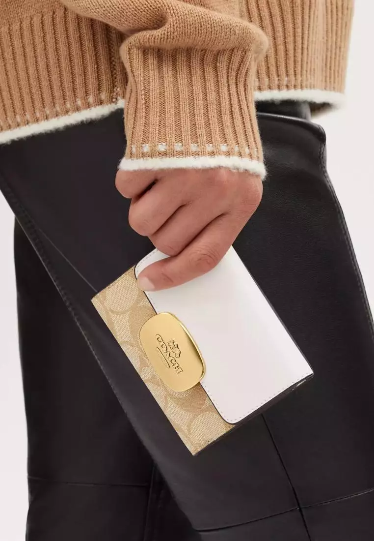 Coach Eliza Small Wallet In Signature Canvas Light Khaki Chalk