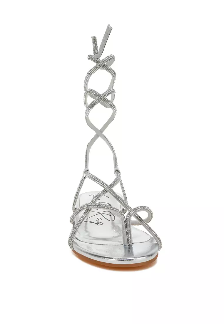 Sandal Renda Berhias Berlian Imitasi dalam Warna Perak
