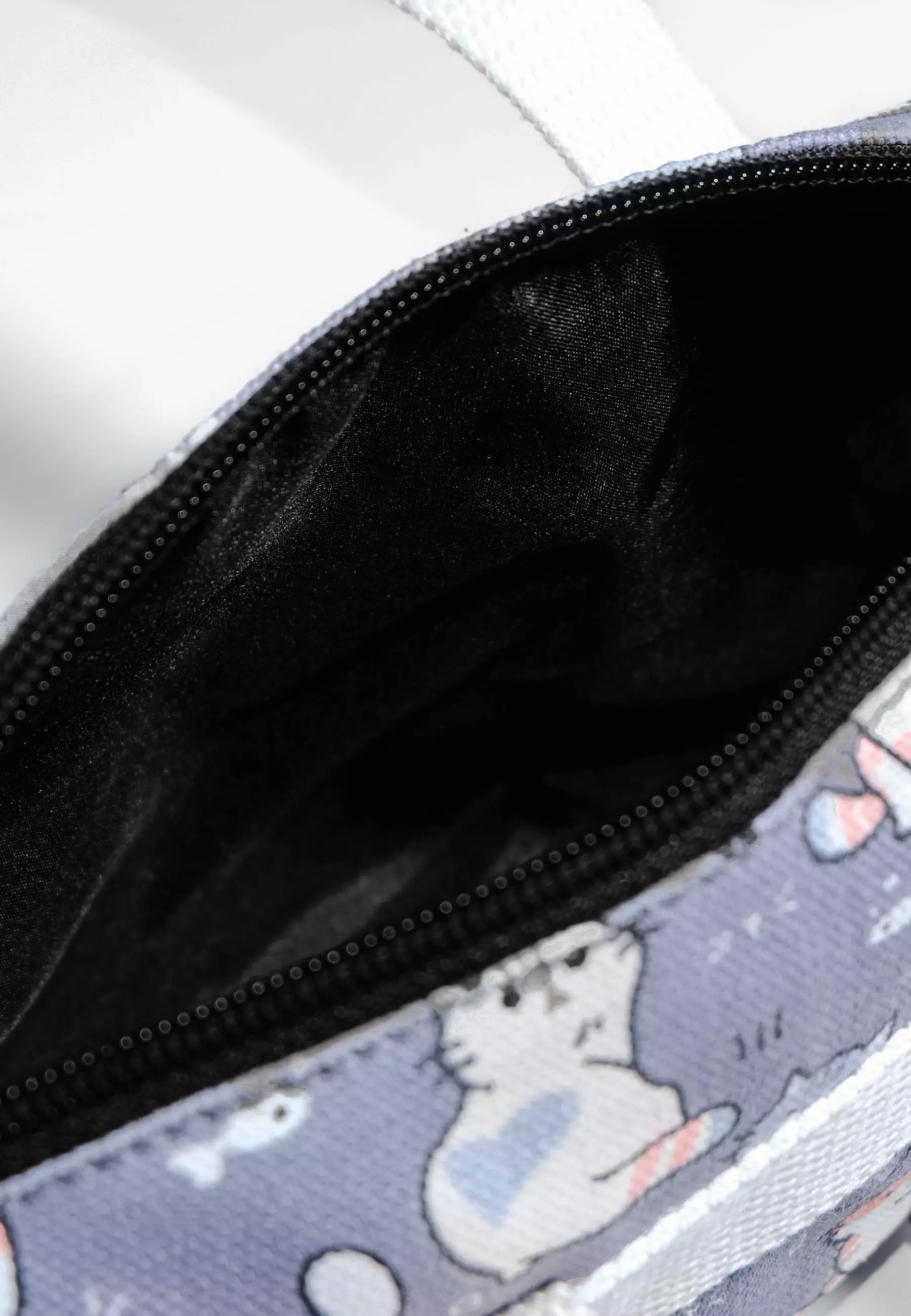 Pamole Pouch Kosmetik Bahan Kanvas Penutup Resleting - PMU Kucing Abu