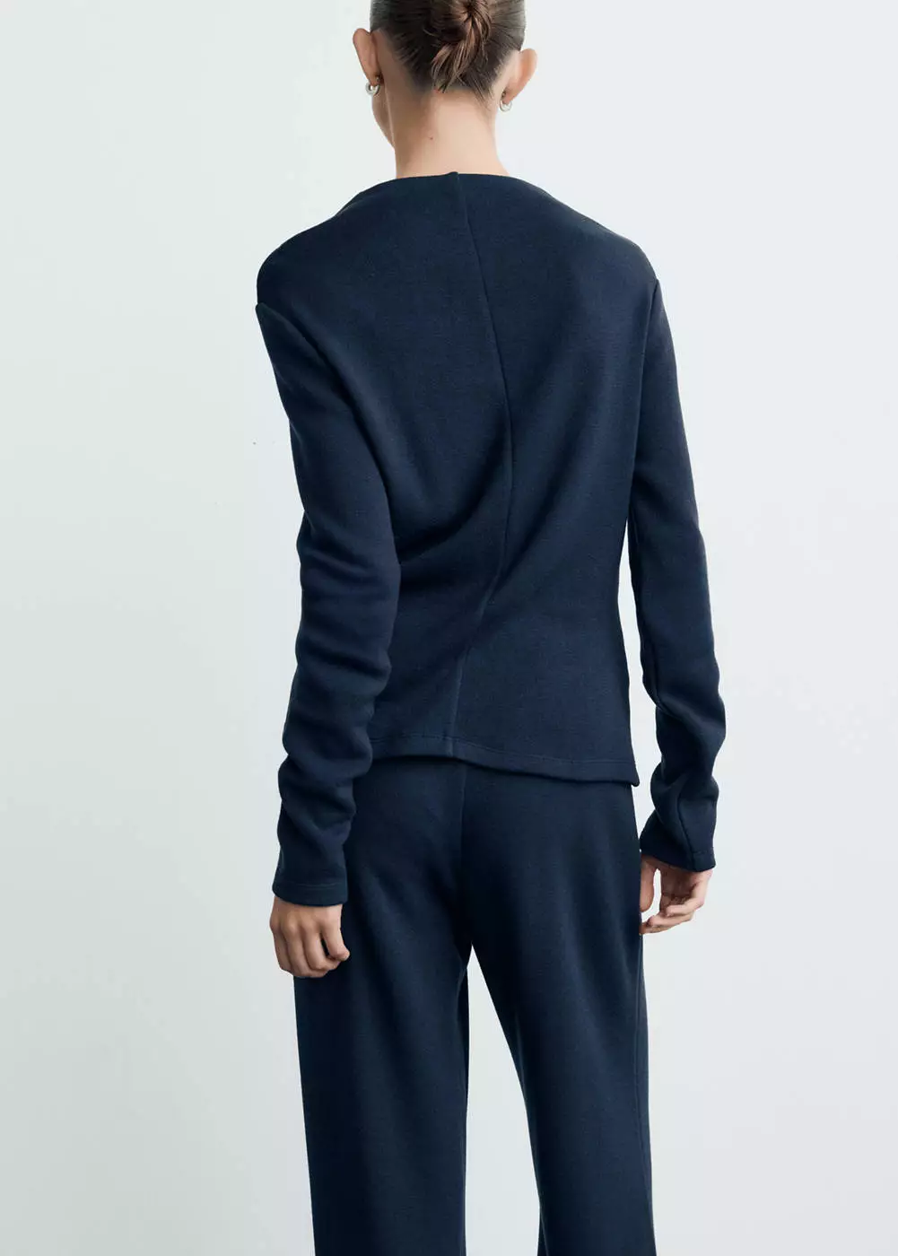 Sweater rajut halus dengan kerah perkins