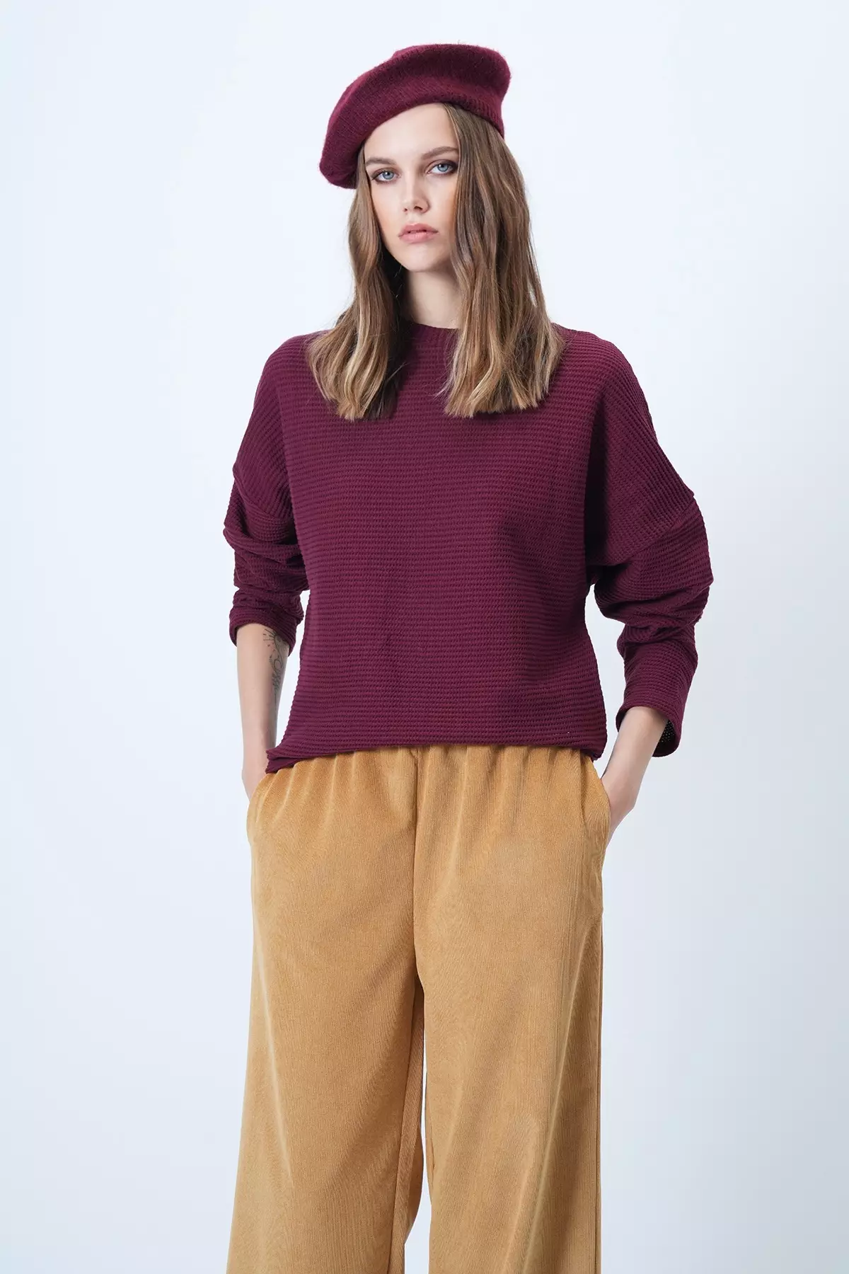 Women'S Burgundy Crew Neck Batwing Sleeve Wide Cut Basic Blouse Alc-X14391