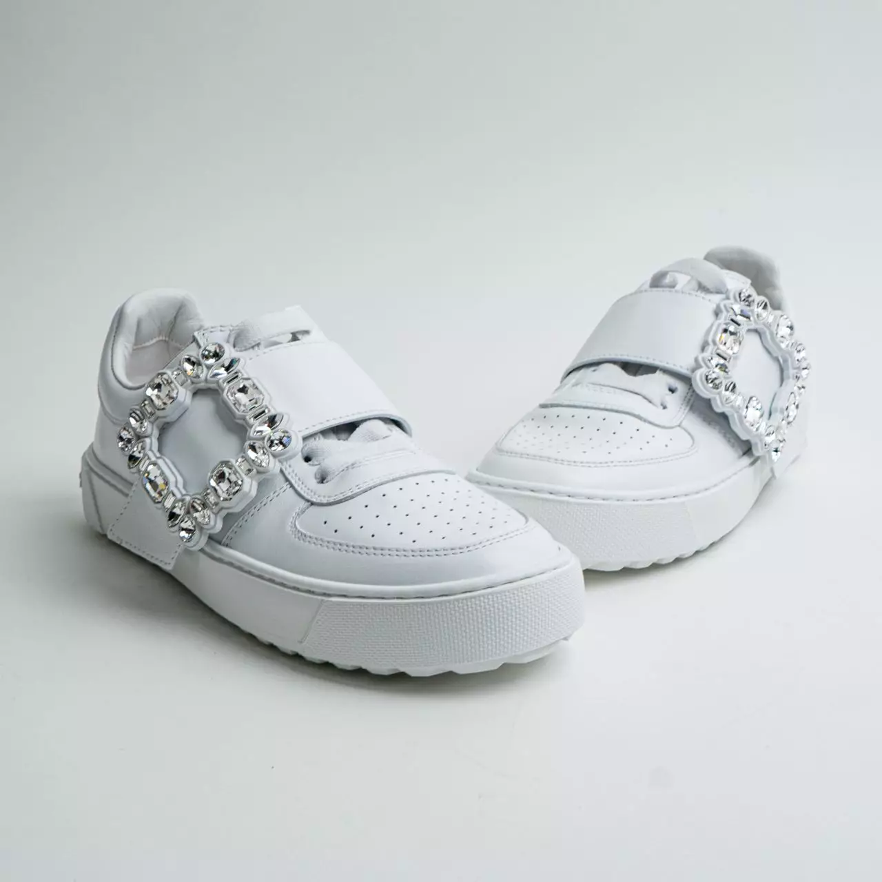 [4.4PRIL KEJUTAN HARGA] Very Vivier Strass Buckle Leather Sneakers White with Shoe Lace