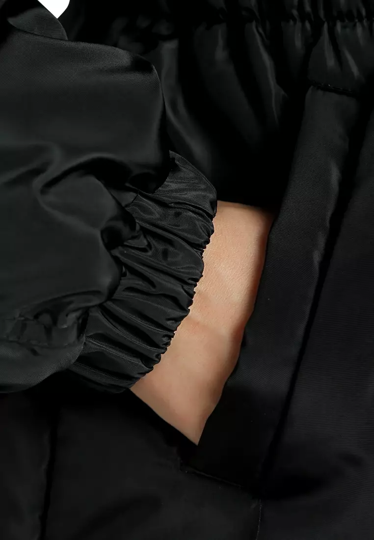 黑色收腰羽絨服