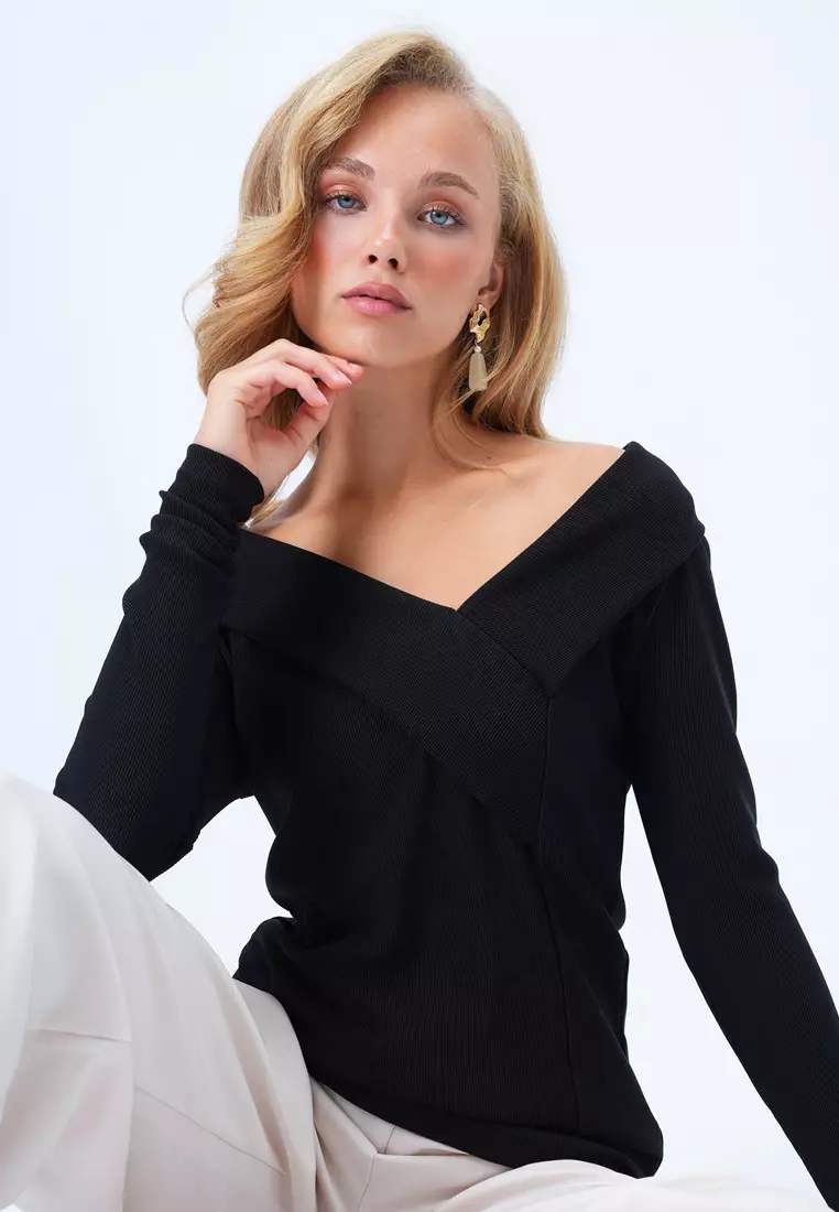 Wide Collar Blouse