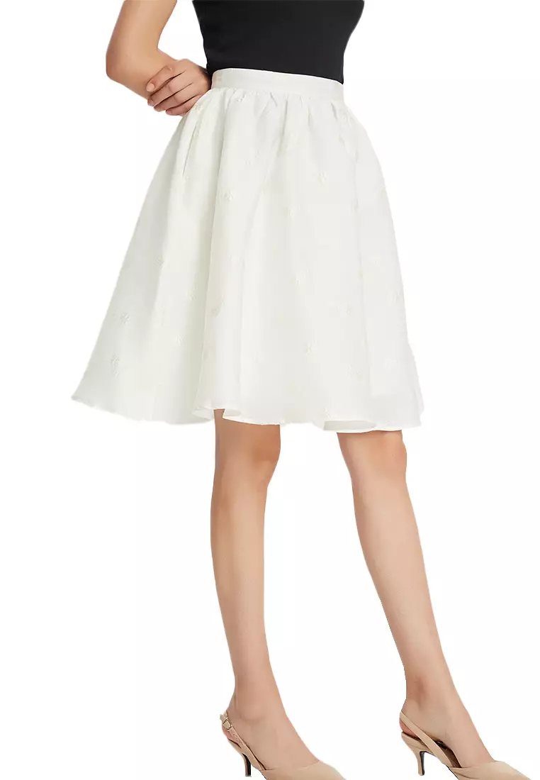 A line clearance skirt above knee