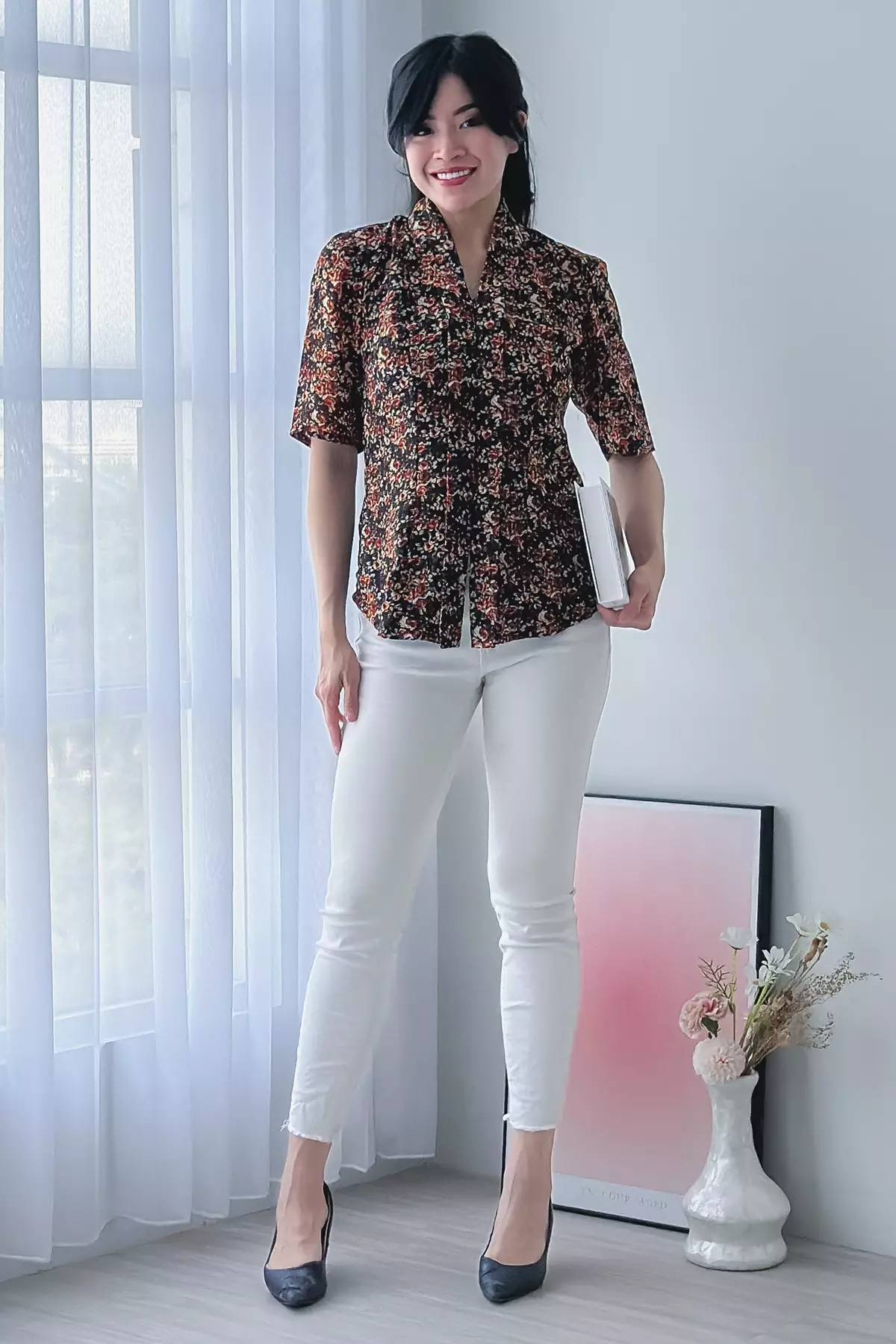 Kuncup Mawar Jingga Kebaya